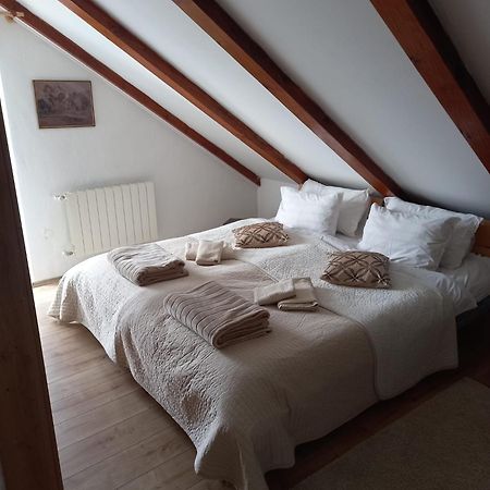 Apartment Ajda Udbina Bagian luar foto
