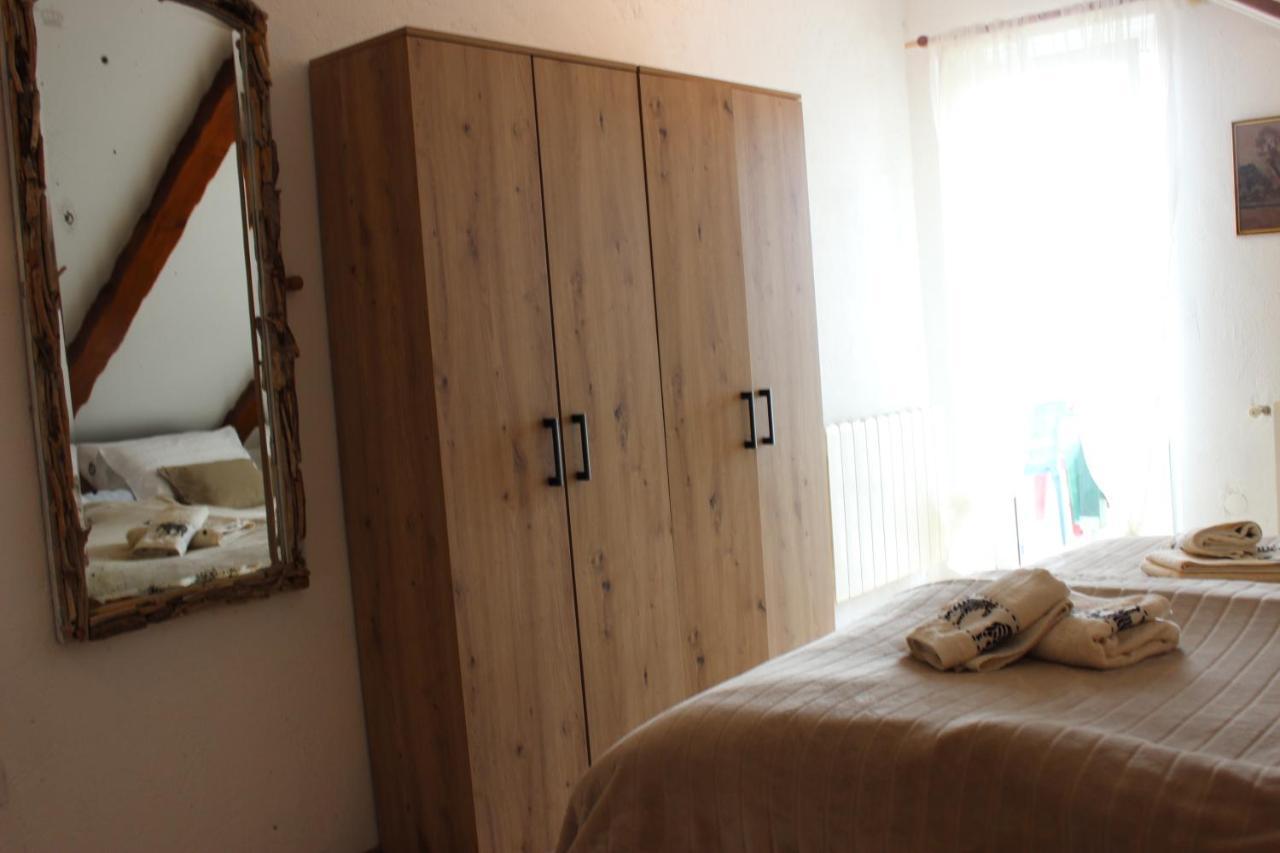 Apartment Ajda Udbina Bagian luar foto