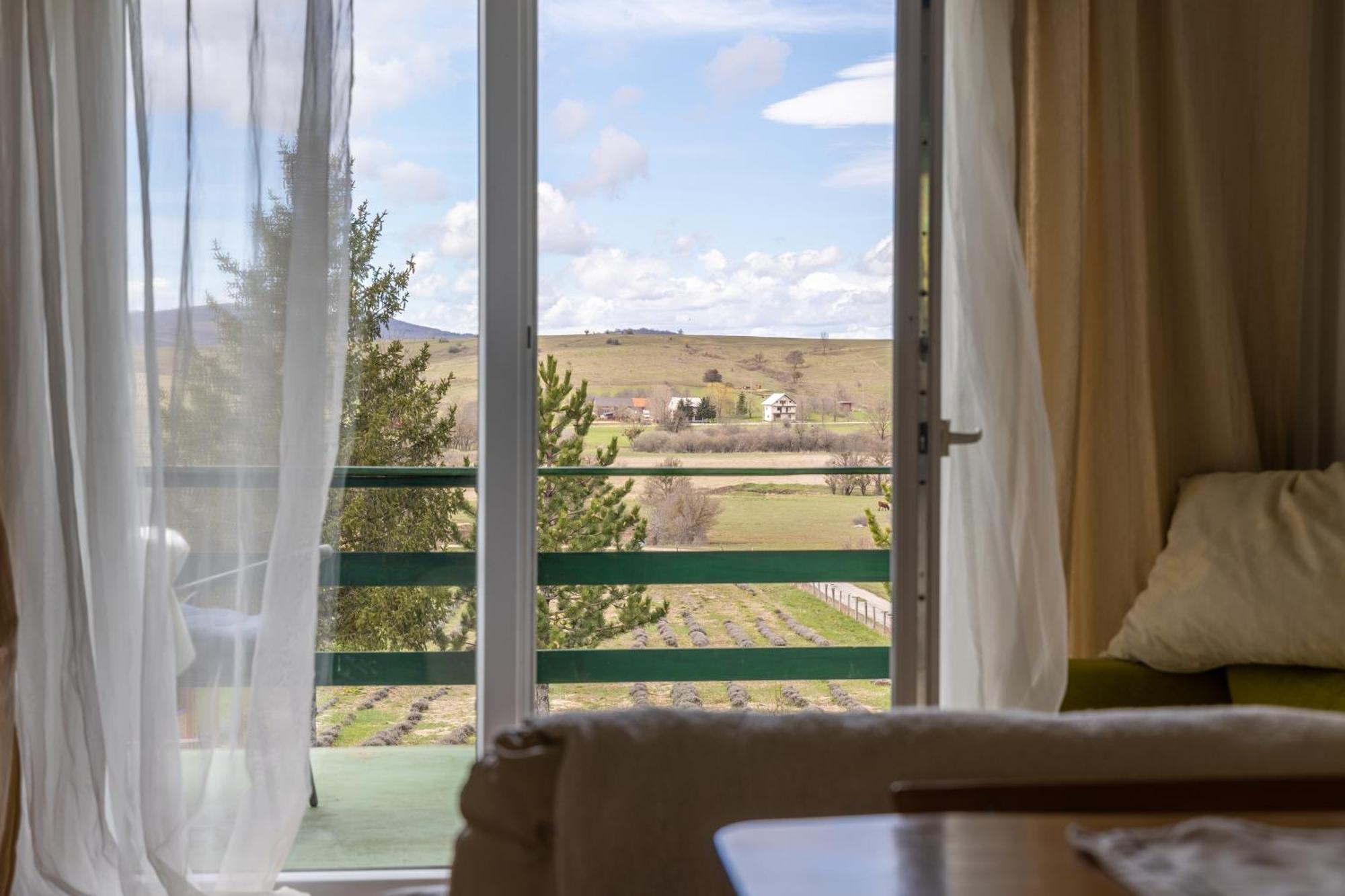 Apartment Ajda Udbina Bagian luar foto