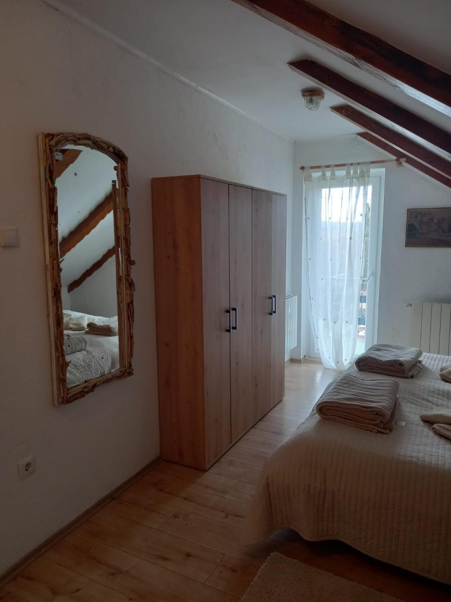 Apartment Ajda Udbina Bagian luar foto